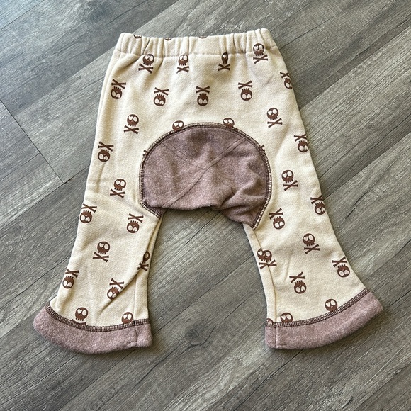 NEW Skull & Cross Bone Tan Monkey Baby Pants 0-6 Months - Picture 3 of 7